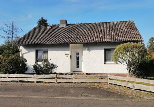 Titelbild - Ihr Rückzugsort am Waldrand-charmantes Einfamilienhaus mit großem Garten in Lachendorf! (SY-1020-77)
