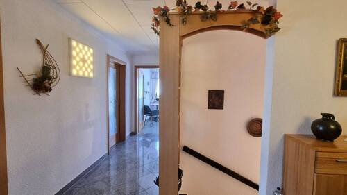 Flur - Einfamilienhaus mit 95,00 m&sup2; in Dresden zum Kaufen