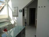 Blick vom Essbereich zum Schlafzimmer und Badezimm - 
