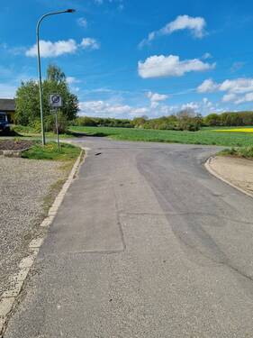Ende der Straße mit Feldweg in die Drover Heide - Grundstück in Vettweiß zum Kaufen