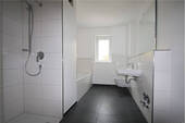 Badezimmer - Terrassenwohnung mit 100,60 m&sup2; in Kriftel zur Miete