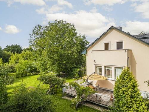 Großzügige Terrasse - 6 Zimmer Einfamilienhaus in Berlin