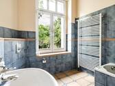 Wannenbad im Hochparterre - 