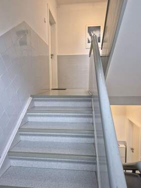 Treppenflur - 4 Zimmer Etagenwohnung in Lingen (Ems)