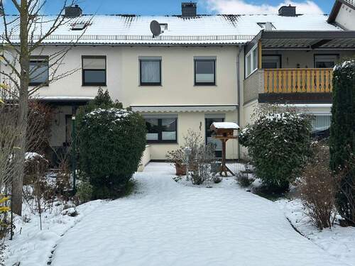 Blick zum Haus vom Garten - 