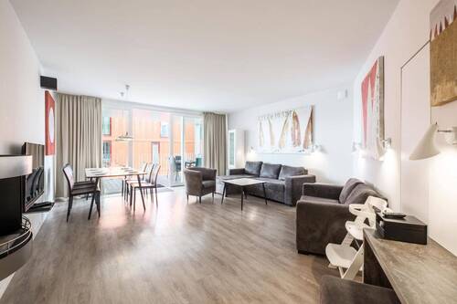 großzügiger Wohn- und Essbereich - 