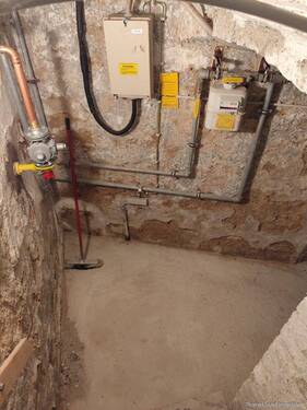 Keller mit Anschlüssen - 