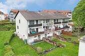 01_Aussenansicht - Charmantes Reihenendhaus in ruhiger Lage - Ihr neues Zuhause mit Garten und Garage in Osterhofen!