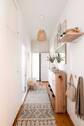 Flur mit praktischem Einbauschrank - 