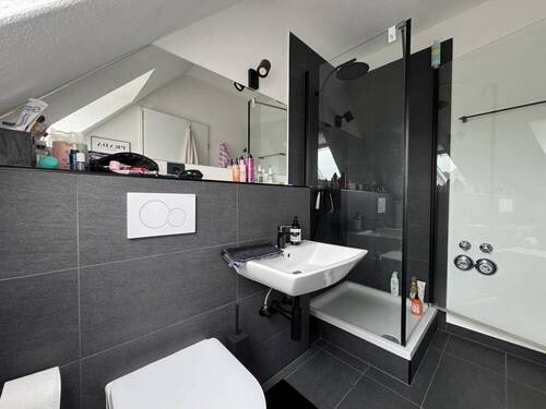 Bad mit Dusche - 