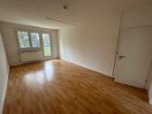 Wohnzimmer - Nachmieter gesucht für 2-Zimmer-Wohnung mit Balkon!