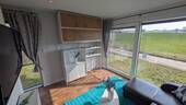 Wohnzimmer mit Regal - 
