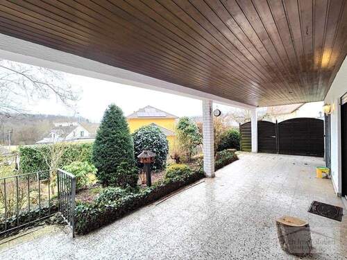 Terrasse - Einfamilienhaus mit 196,90 m&sup2; in Weilrod / Hasselbach zum Kaufen