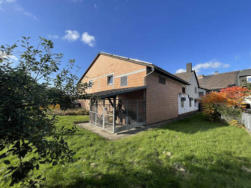 Bild1 - Vielfältig nutzbares Wohn- und Geschäftshaus in zentraler Lage von Breuna-Niederlistingen