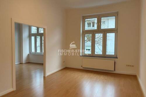 Blick Esszimmer zum Wohnzimmer - Düsseldorf-Derendorf! Stilaltbau! 3-Zimmer-Wohnung mit hohen Decken!
