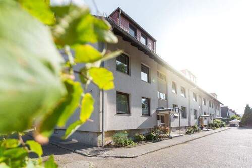 Außenansicht - Modernisierte 3-Zimmer-Wohnung mit ebenerdiger Dusche und Balkon in Bremerhaven-Wulsdorf