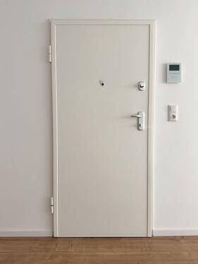 Wohnungseingangstür - 3 Zimmer Etagenwohnung in Kreuzau