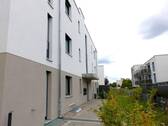 Hausansicht Eingangsseite - 3 Zimmer Etagenwohnung zur Miete in Nürnberg