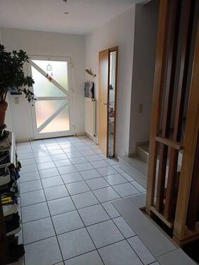 Flur Erdgeschoss - 4 Zimmer Reihenmittelhaus in Geilenkirchen
