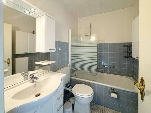 Badezimmer mit Wanne - 