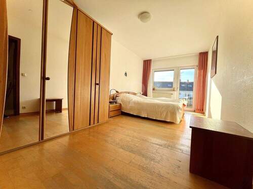 Großzügiges Schlafzimmer - 