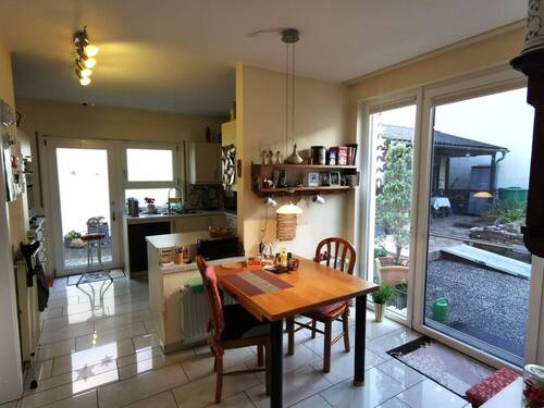 Esszimmer mit Blick zur Küche - 