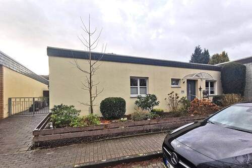 Hausansicht - 3 Zimmer Bungalow zum Kaufen in Höxter