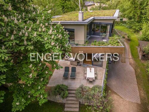 Vogelperspektive Haus und Terrasse - 