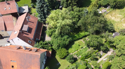 Grundstück rechts mit Bestandshaus Mitte links - Grundstück zum Kaufen in Ofterdingen