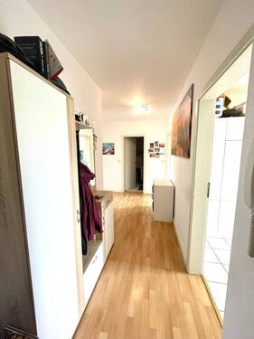 Flur - 3 Zimmer Etagenwohnung zum Kaufen in Reppenstedt