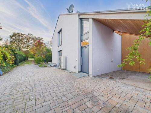 Eingangsbereich & Carport - 5 Zimmer Einfamilienhaus in Pürgen