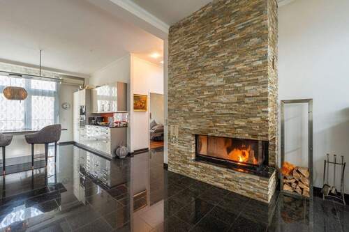 4 - Besichtigung 21.03., ab 12:30 Uhr! Wunderschöne Luxus-Dachgeschosswohnung nahe Winterfeldtplatz