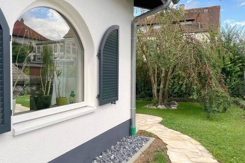 Gebogene Fenster von Außen - 
