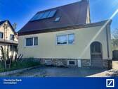 Frontansicht - 6 Zimmer Mehrfamilienhaus, Wohnhaus zum Kaufen in Kölleda