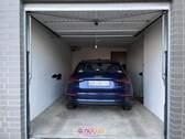 Die Garage! Hinten der Zugang zum Kellerraum - 