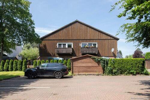 Rückansicht mit Stellplatz - 