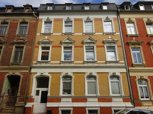 01 Fassade - IDEAL - 3 Raum Wohnung mit guter Verkehrsanbindung