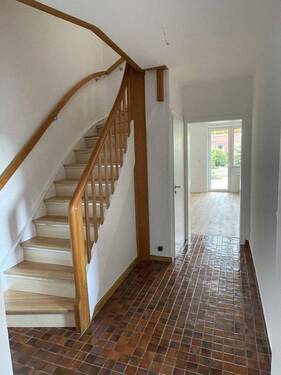 Flur Erdgeschoß - 5 Zimmer Reihenendhaus in Norderstedt