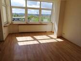 Loggia bei Sonne - Kaufen und einziehen, ETW, renoviert, gemalert und mit EBK