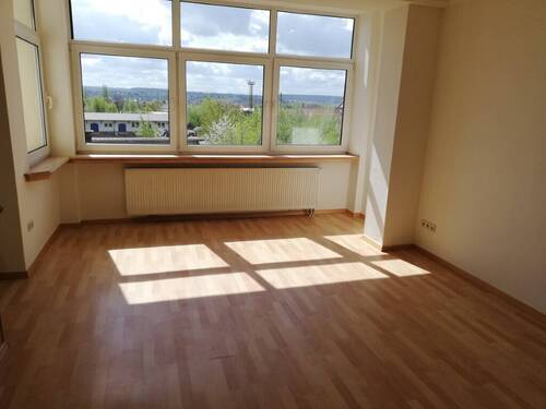 Loggia bei Sonne - Kaufen und einziehen, ETW, renoviert, gemalert und mit EBK