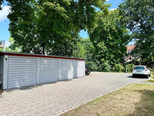 Garagen auf dem Grundstück - Terrassenwohnung mit 105,00 m² in Dresden zum Kaufen