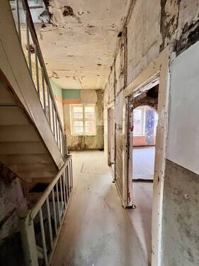 Flur 1.OG - Mehrfamilienhaus, Wohnhaus mit 173,00 m&sup2; in Lüneburg zum Kaufen