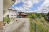 04_Hofeinfahrt - Einfamilienhaus in Niederaichbach zum Kaufen