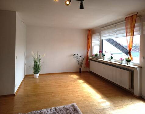 Wohnzimmer - 3 Zimmer Etagenwohnung zum Kaufen in Ulm-Gögglingen