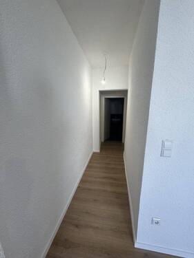 Flur vom Schlaf-Zi.ins Bad - 