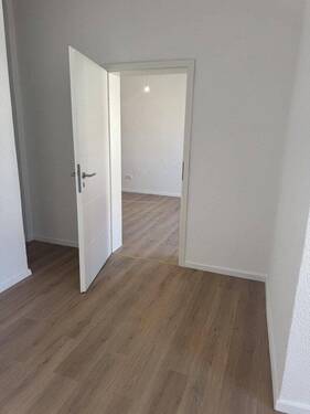 Weg vom Wo.-Zi. ins Schlaf-Zi. - 