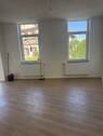 Wo.-Zi.mit Blick auf Strasse - 