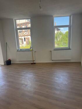 Wo.-Zi.mit Blick auf Strasse - 