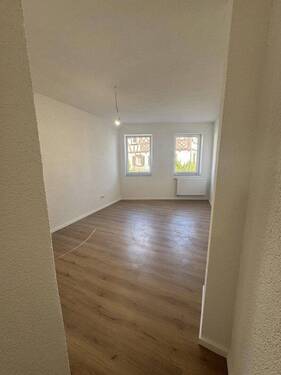 Blick vom Bad ins Schlaf-Zi. - 