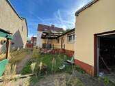 Wohnhaus, Anbau und Garage - 
